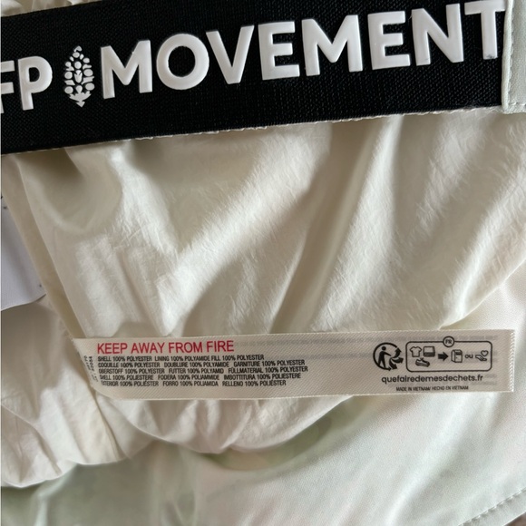 NWT! FP Movement Bunny Slope Puffer Jacket in Mountain Mist Sage / Size Small - Picture 13 of 13